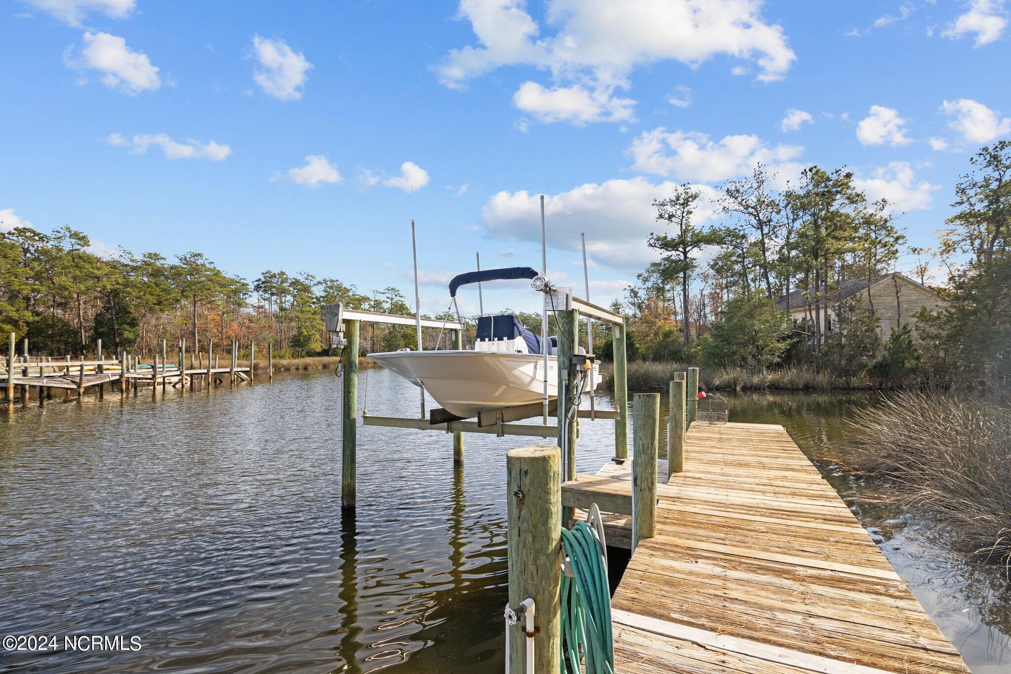 508 Audubon Oriental, NC 28571 - Photo 14 of 61 boat lift