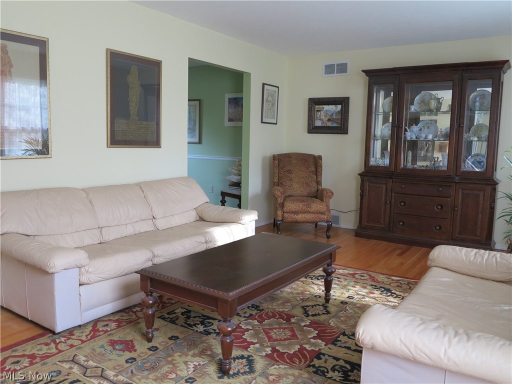 5710 Caranor Road Kent, OH 44240 - Photo 17 of 35 Entrance from the Dining Room