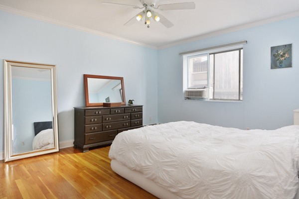 259 Beacon Street, Unit 71 Boston, MA 02116 - Photo 5 of 9 a bedroom with a bed and a dresser