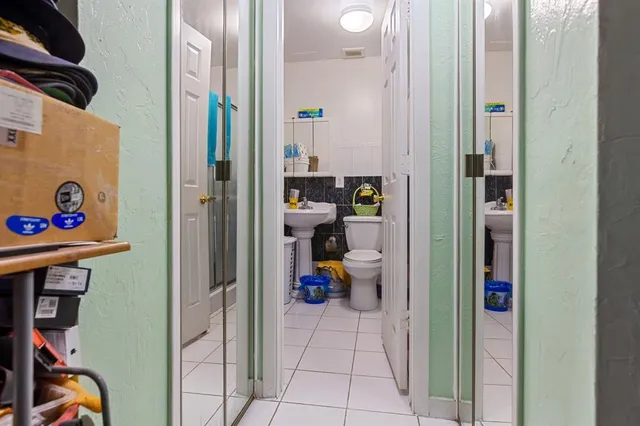 a view of utility room