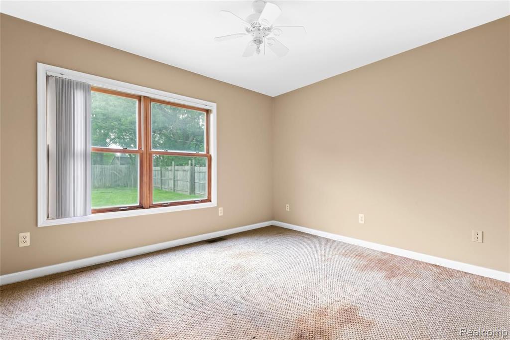 2976 Melvin Avenue Rochester Hills, MI 48307 - Photo 17 of 32