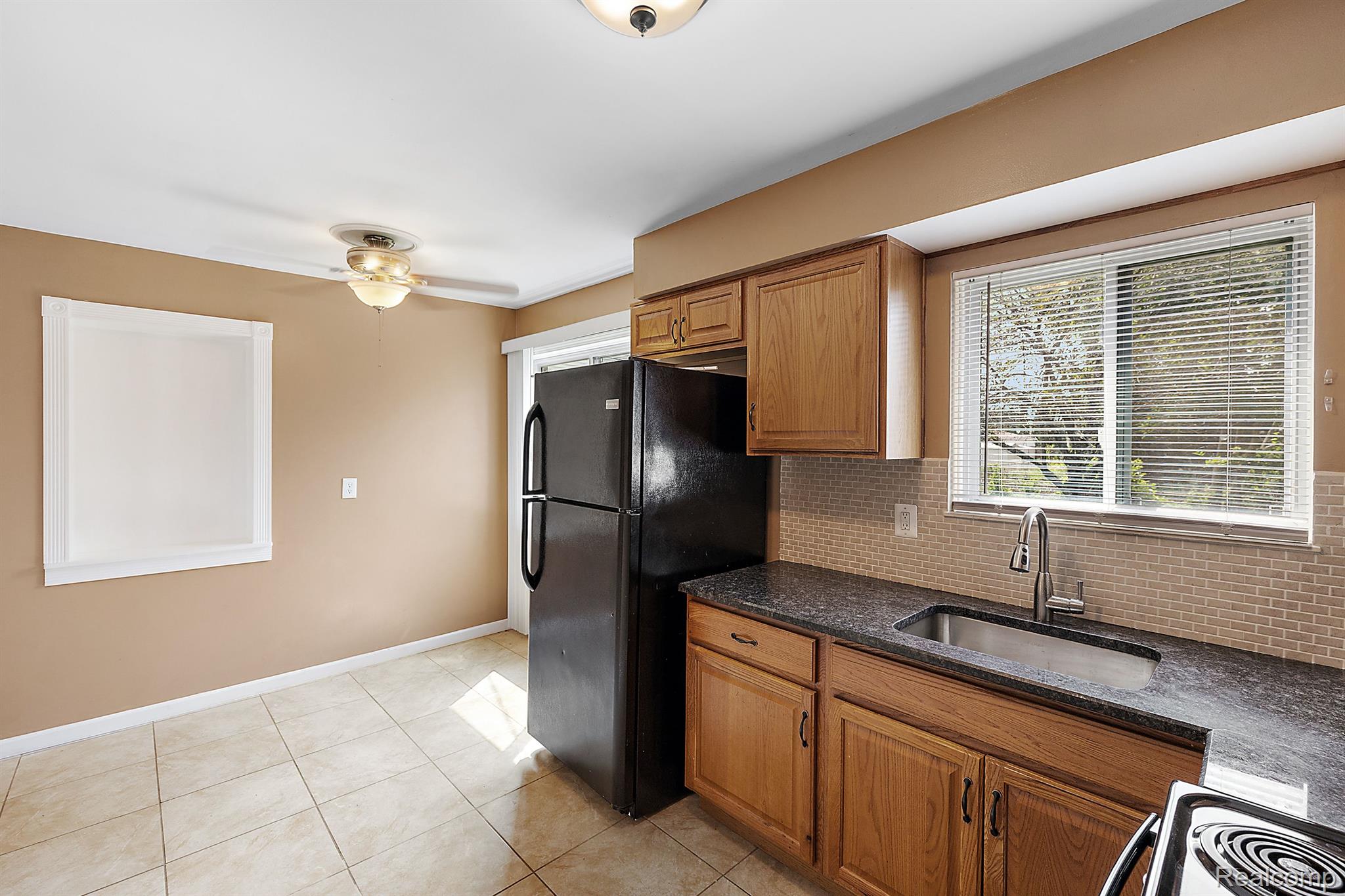 32001 Schoenherr Road Warren, MI 48088 - Photo 8 of 27 Gallery Image 8