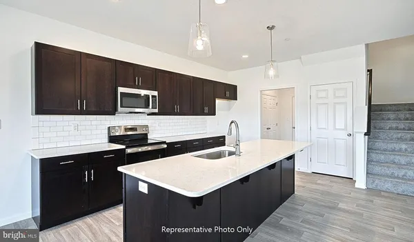 $392,500 | 7843 Oakbrook Drive, Harrisburg, PA 17112