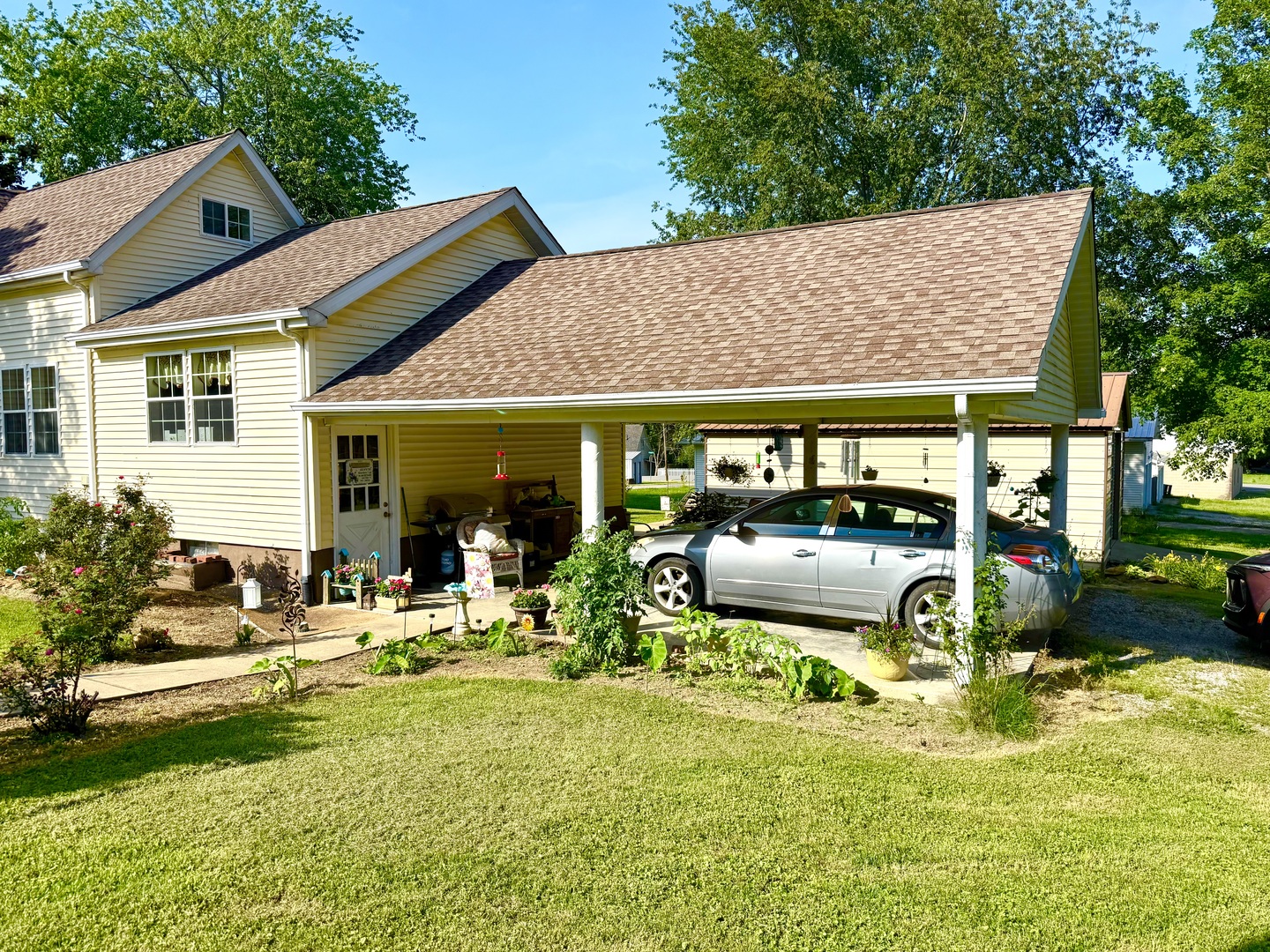 601 Ohio Street Grand Chain, IL 62941 - Photo 22 of 31 a view of a house with swimming pool and sitting area