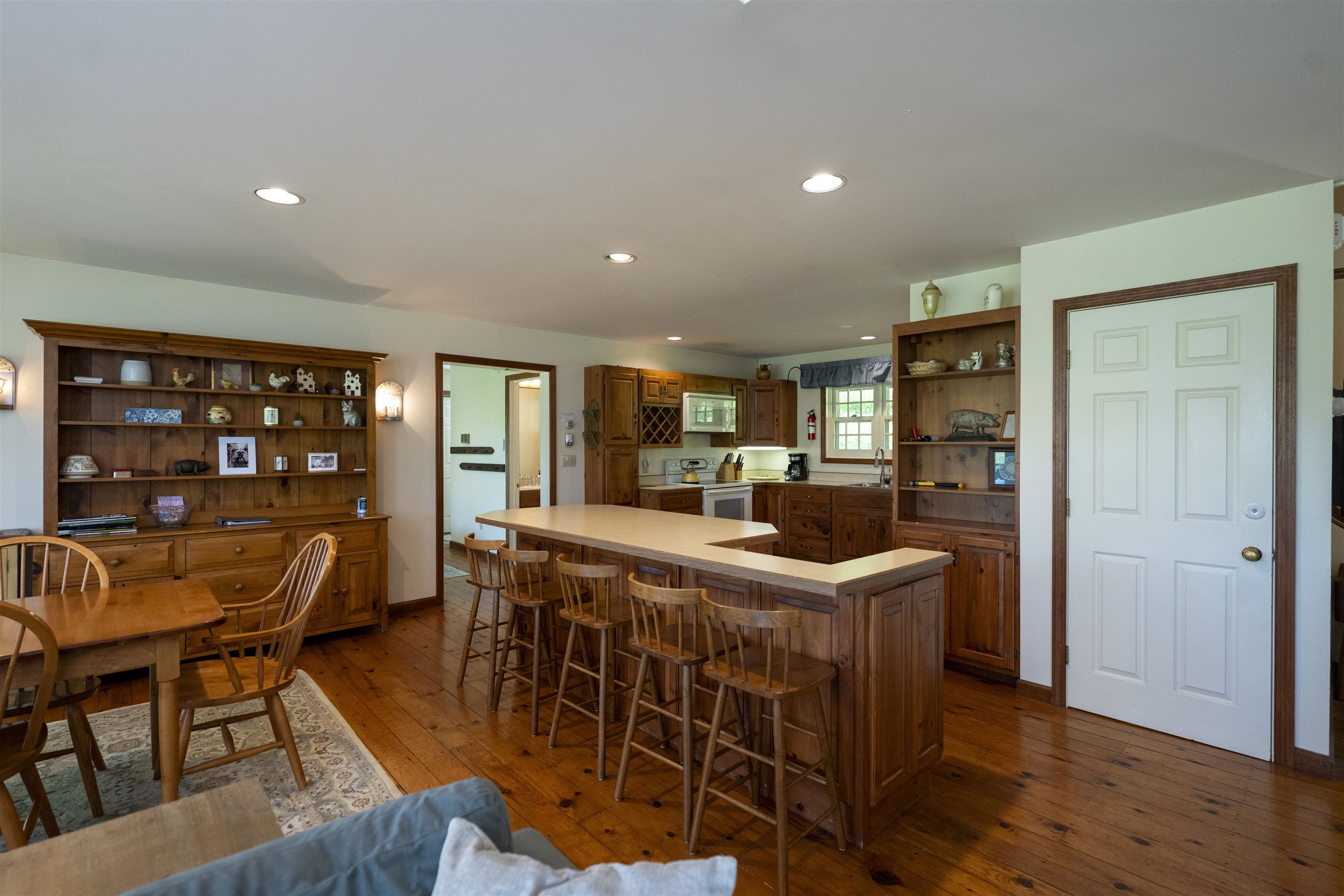 193 Chester Arthur Road Hartford, VT 05059 - Photo 12 of 34