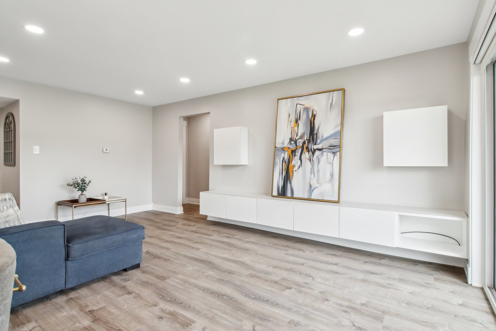 5704 West 128th Street, Unit 1C Crestwood, IL 60418 - Photo 15 of 29 a living room with furniture and wooden floor