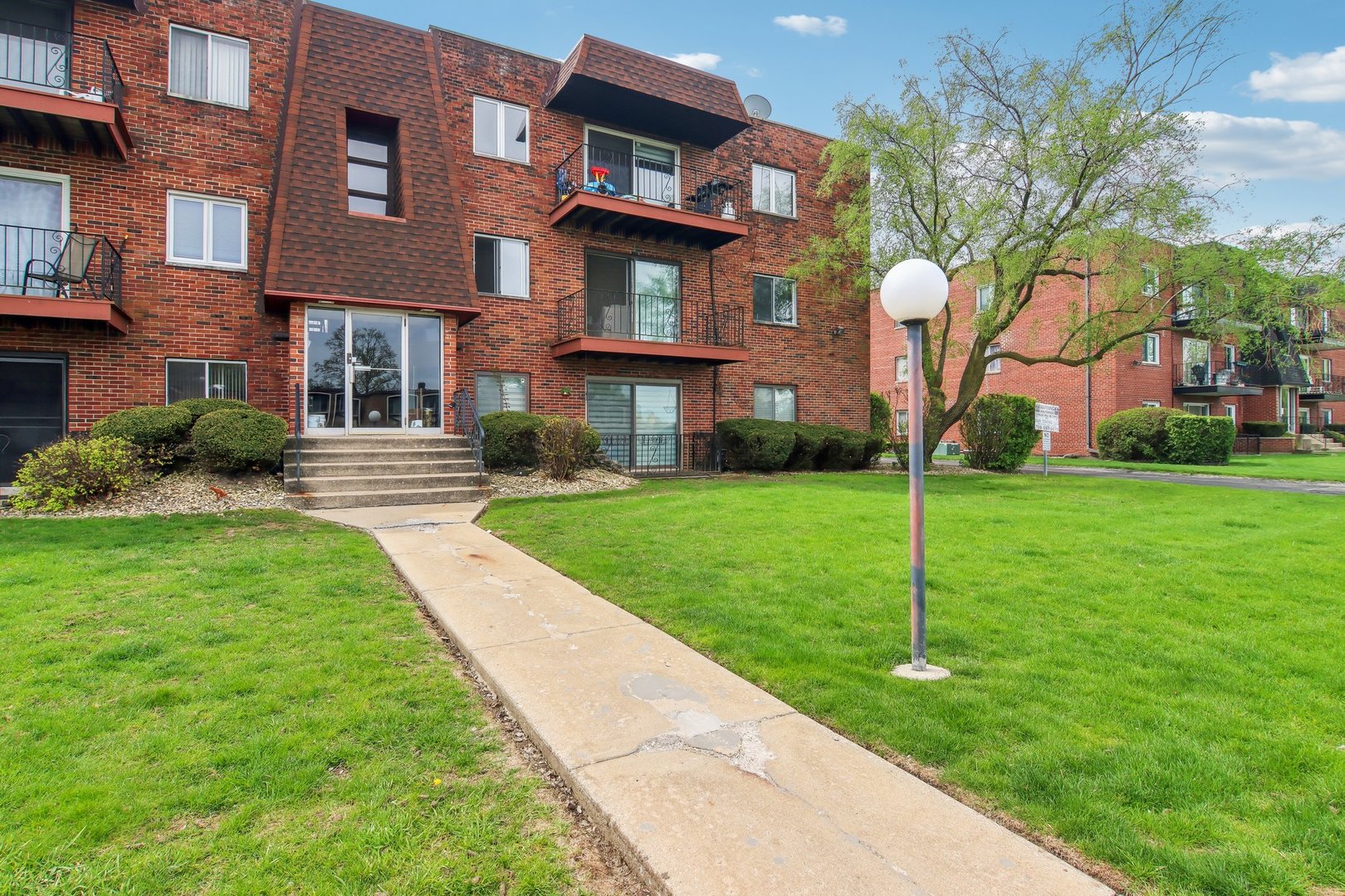 5704 West 128th Street, Unit 1C Crestwood, IL 60418 - Photo 3 of 29 a view of building with a yard