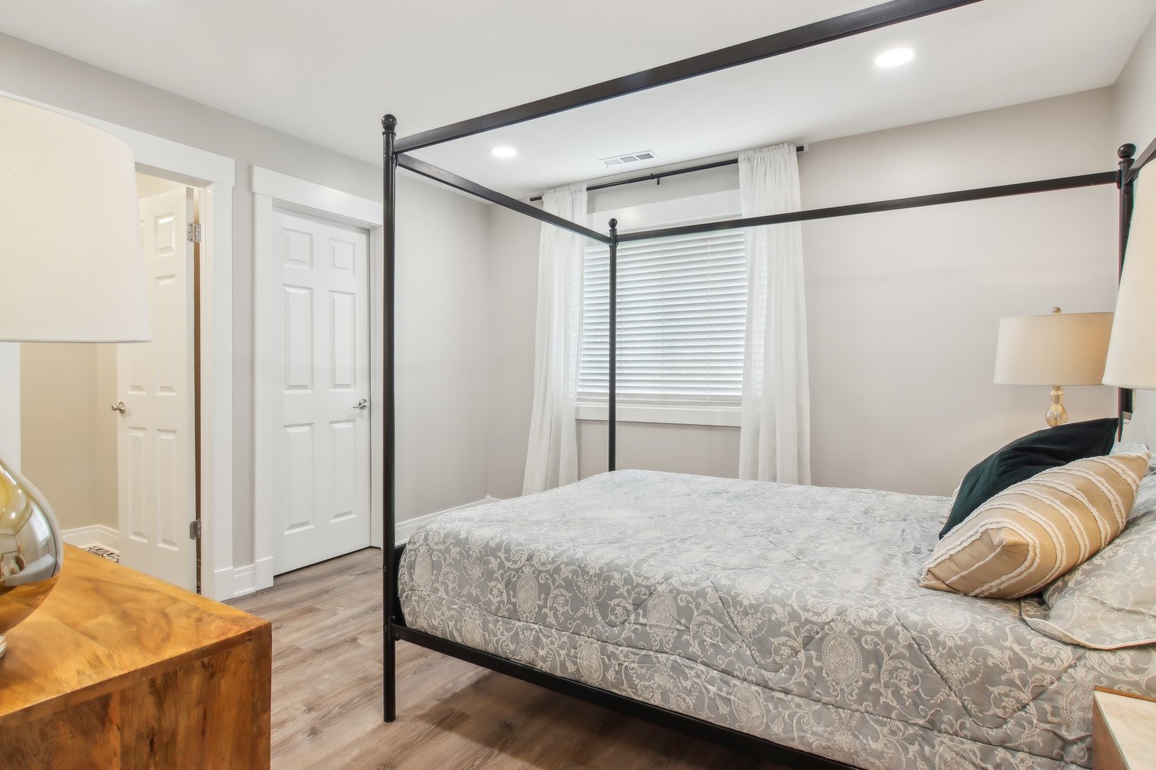 5704 West 128th Street, Unit 1C Crestwood, IL 60418 - Photo 6 of 29 a bedroom with a bed and a dresser