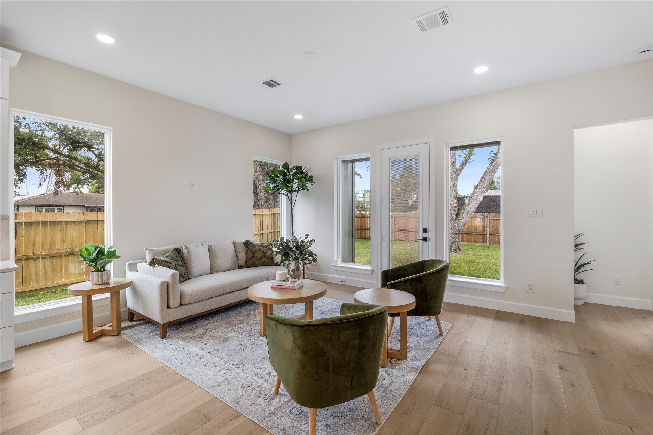8646 Alcott Drive Houston, TX 77080 - Photo 11 of 44 a living room with furniture and a large window