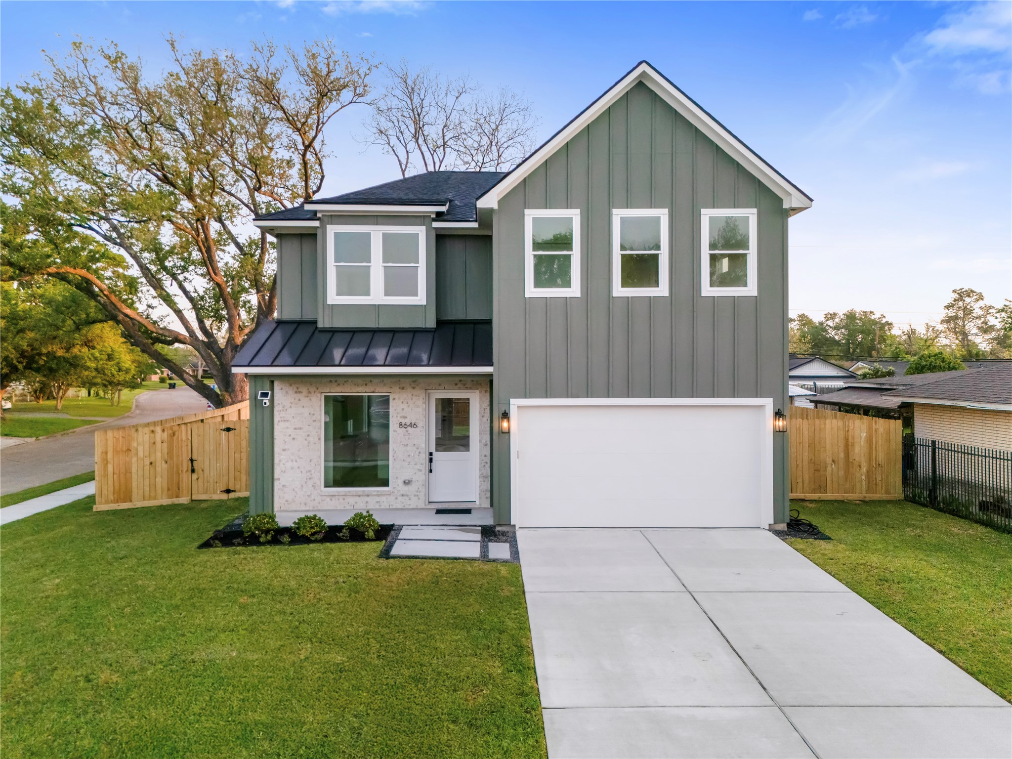 8646 Alcott Drive Houston, TX 77080 - Photo 2 of 44 a view of outdoor space yard and front view of a house