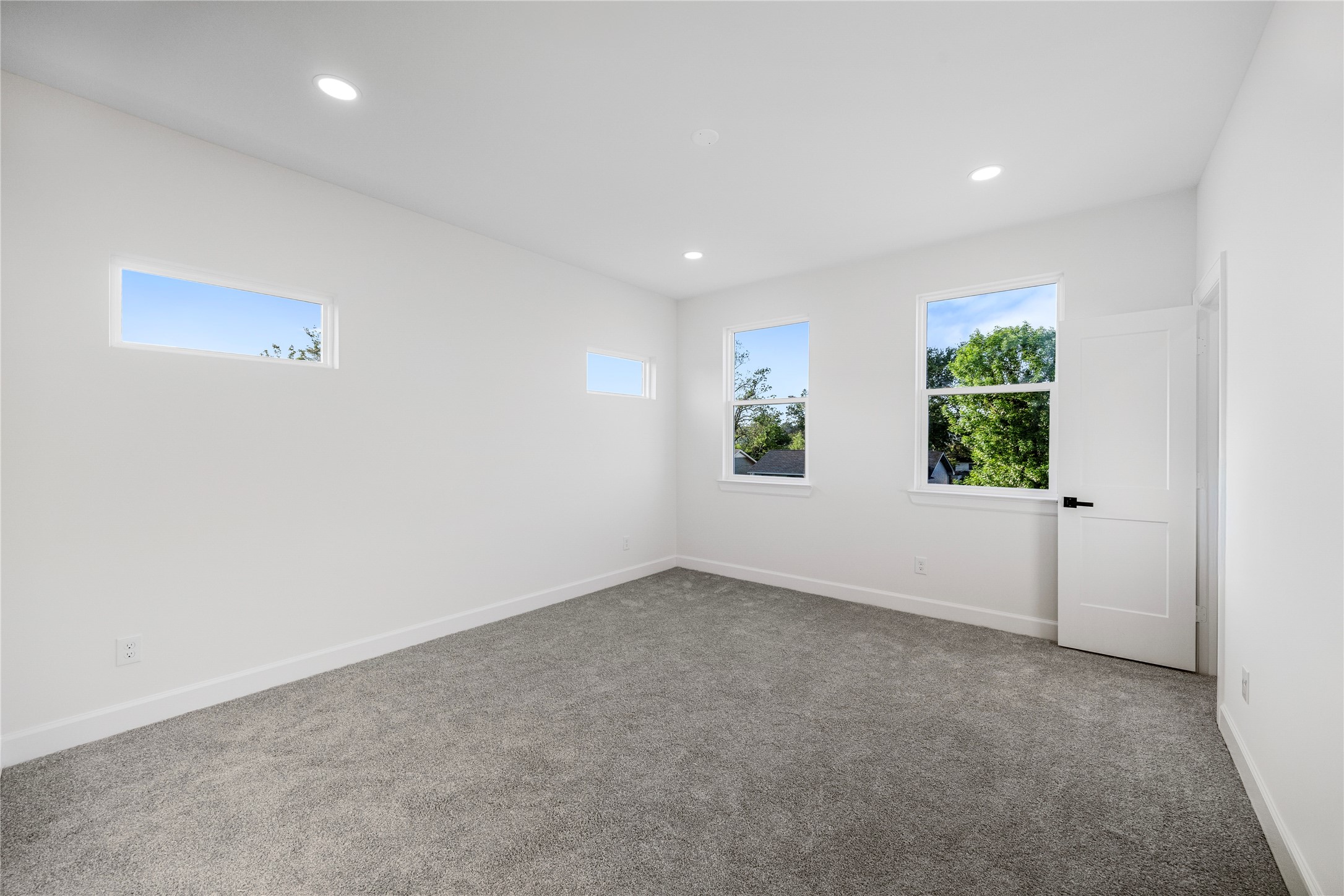 8646 Alcott Drive Houston, TX 77080 - Photo 27 of 44 an empty room with windows