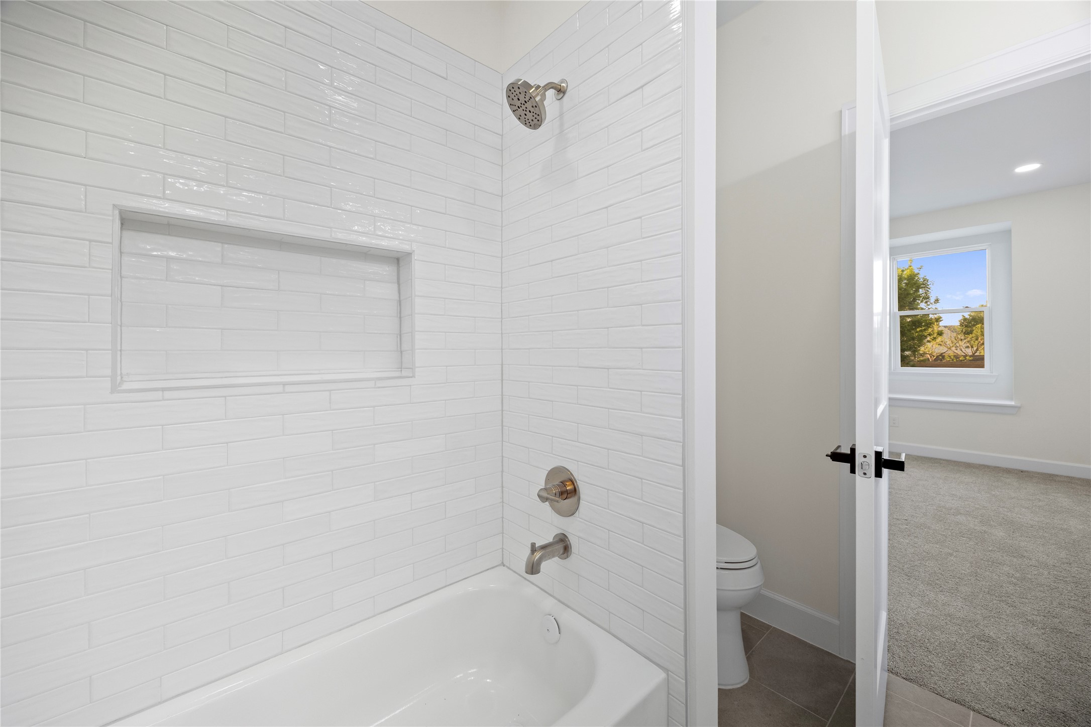 8646 Alcott Drive Houston, TX 77080 - Photo 36 of 44 a bathroom with a bathtub