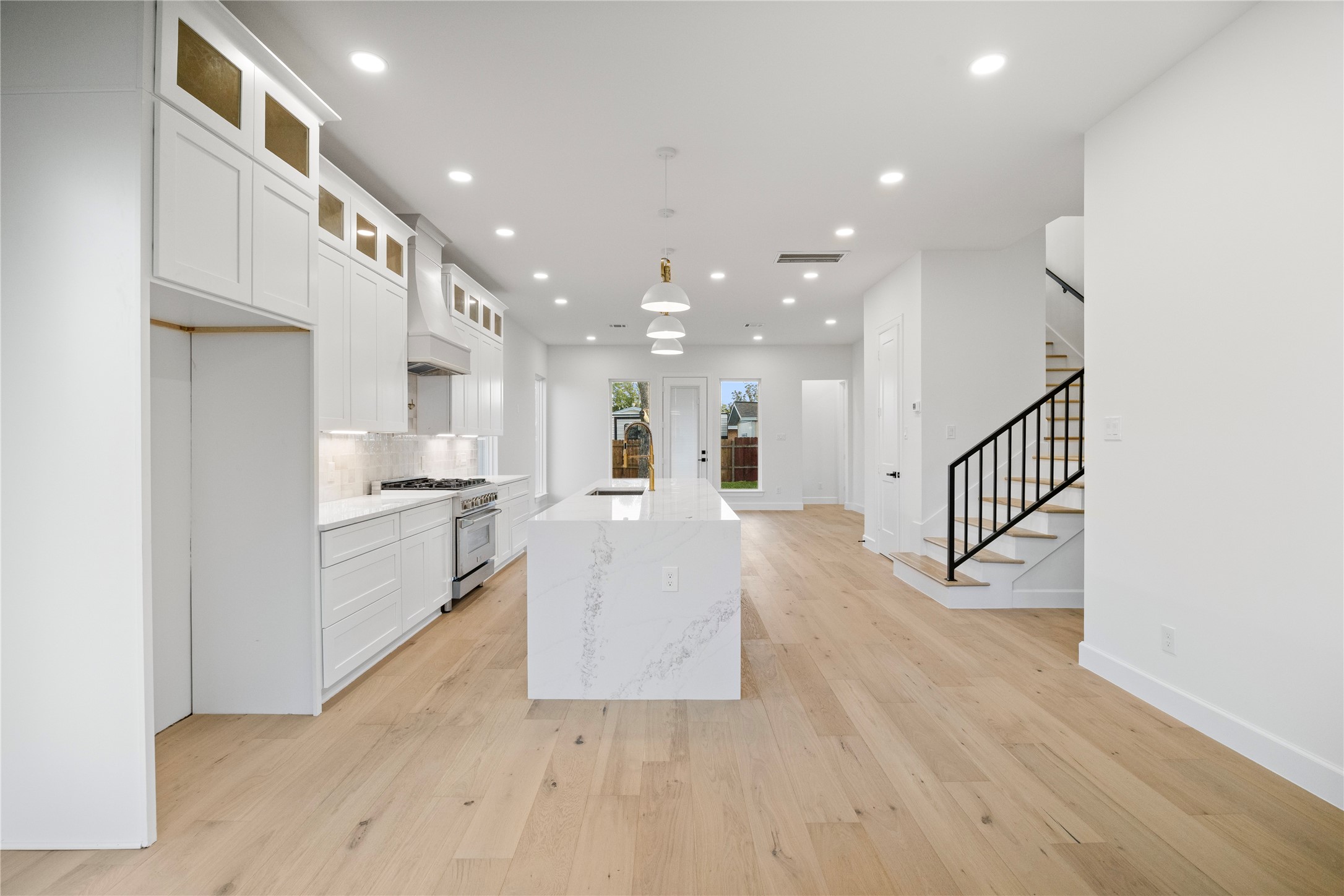 8646 Alcott Drive Houston, TX 77080 - Photo 5 of 44 a view of kitchen with cabinets and wooden floor