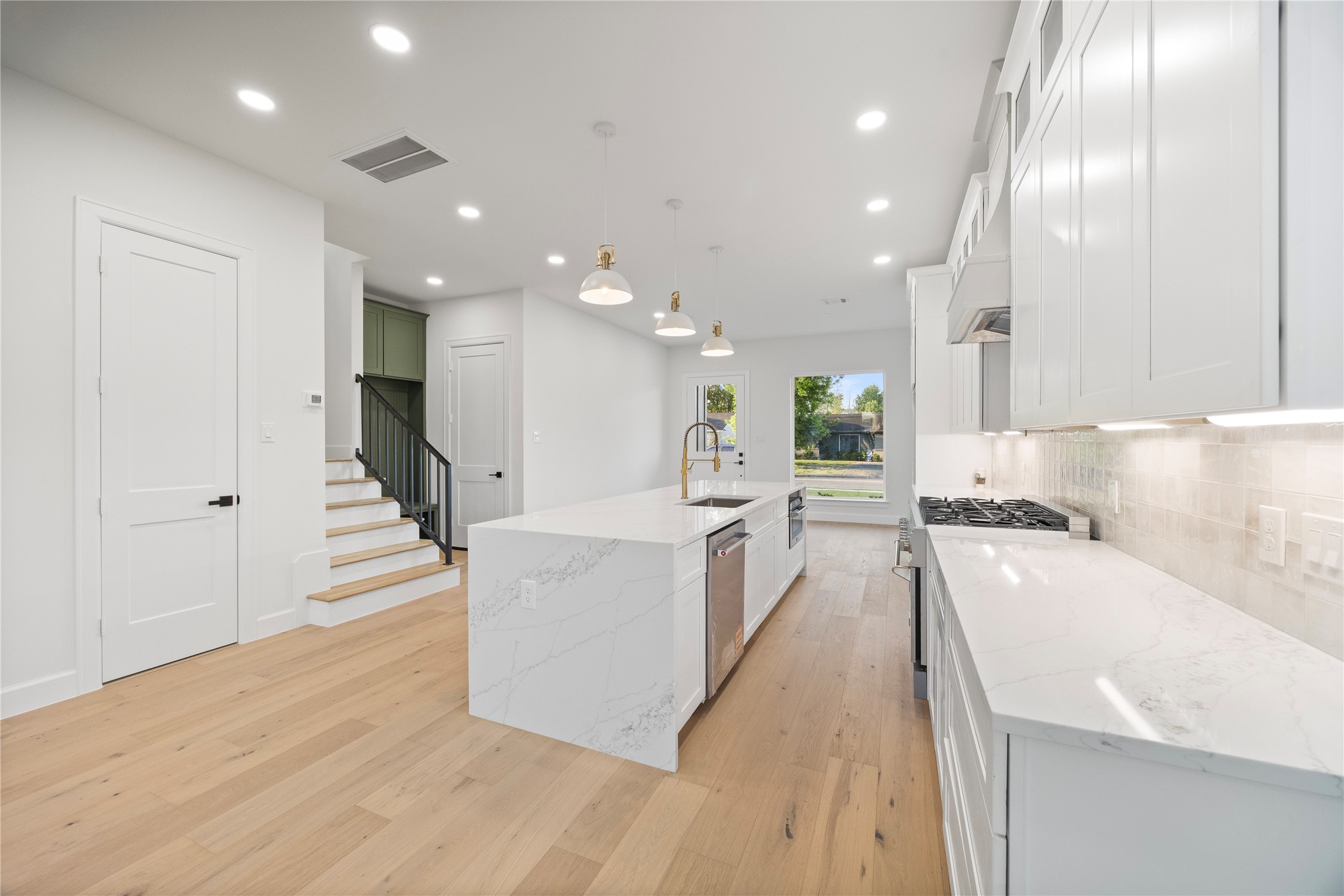 8646 Alcott Drive Houston, TX 77080 - Photo 10 of 44