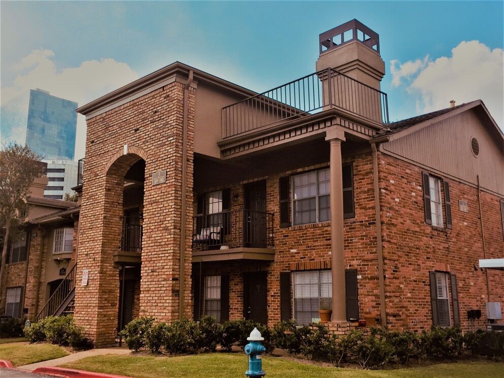 3400 Edloe Street, Unit 1014 Houston, TX 77027 - Photo 10 of 13 a front view of a house
