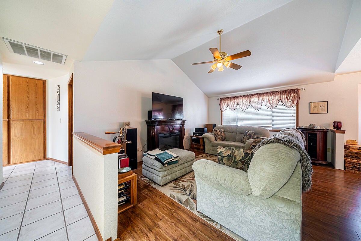 1630 Timothy Street Central Point, OR 97502 - Photo 4 of 28 4