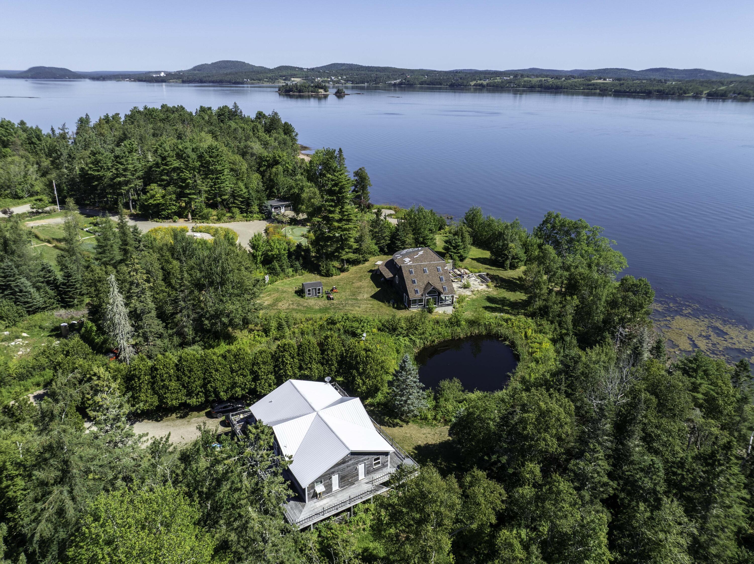 27 U.S. Rte 1 Robbinston, ME 04671 - Photo 2 of 68 27 U.S. Rte 1 Calais (4 of 37)