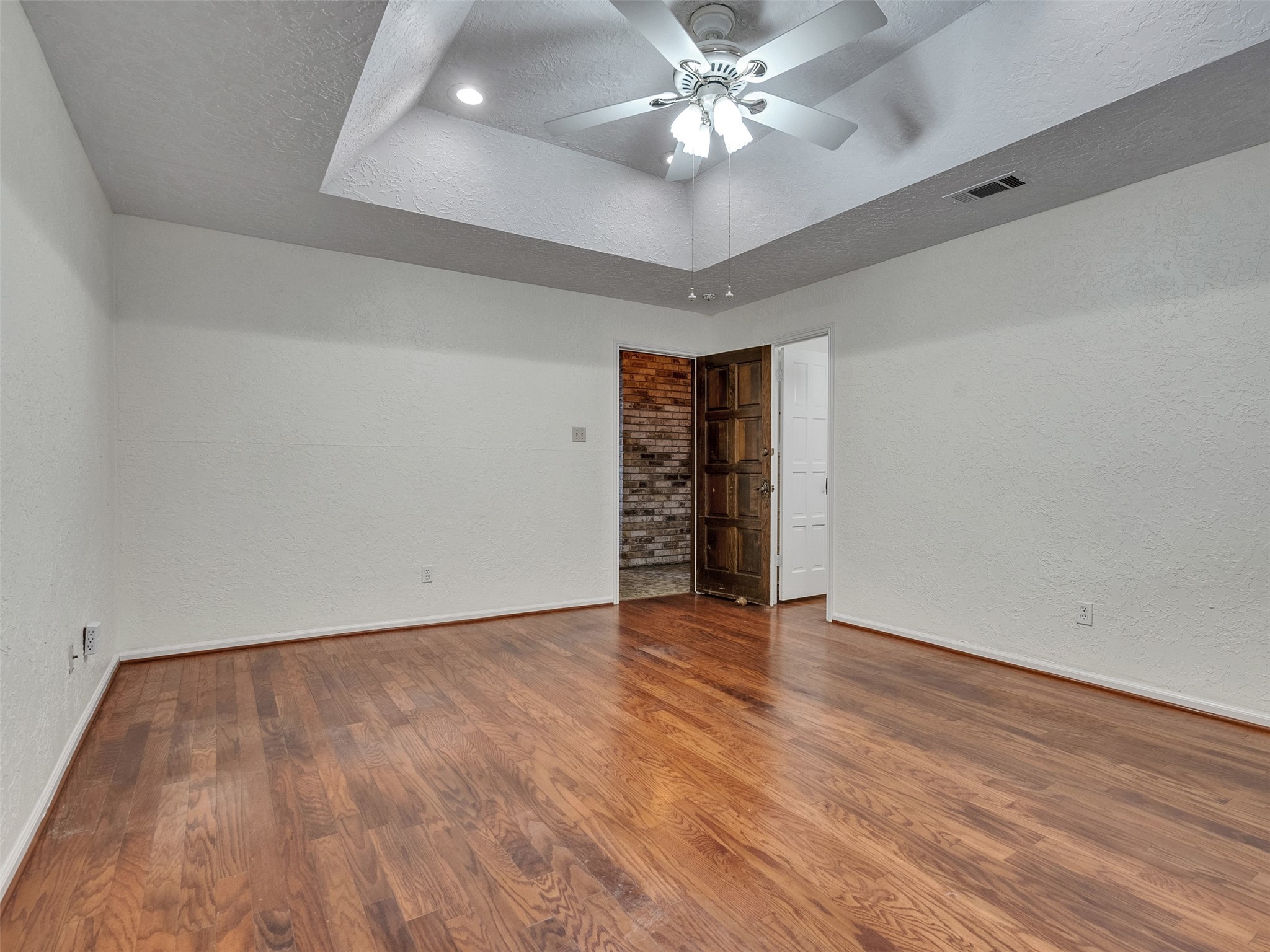 8 Shadowood Street Conroe, TX 77304 - Photo 17 of 37