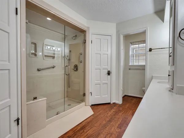 $2,400 | 8 Shadowood Street, Conroe, TX 77304