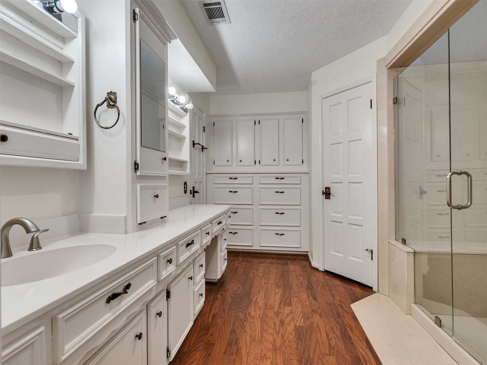 8 Shadowood Street Conroe, TX 77304 - Photo 20 of 37