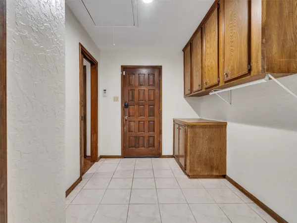 $2,400 | 8 Shadowood Street, Conroe, TX 77304