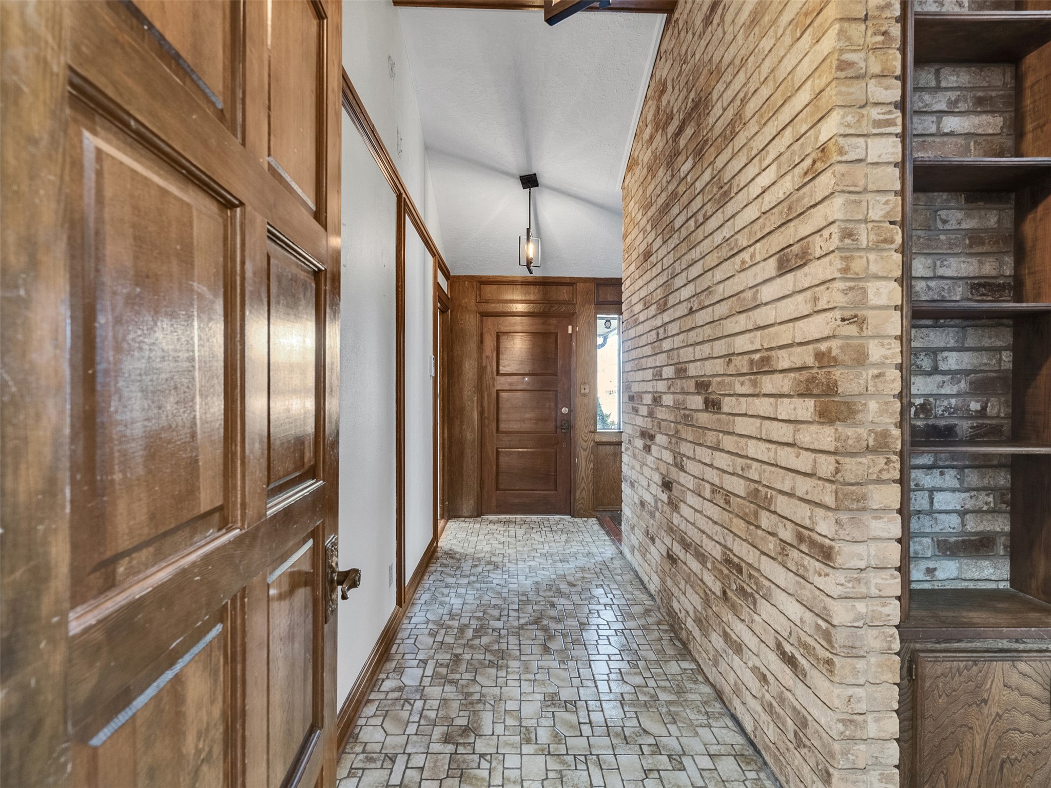 8 Shadowood Street Conroe, TX 77304 - Photo 4 of 37