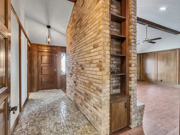 $2,400 | 8 Shadowood Street, Conroe, TX 77304