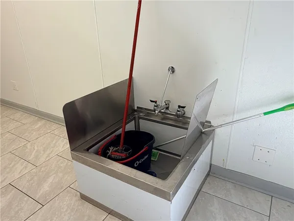 $1,600 | 962 Atwells Avenue, Unit B, Providence, RI 02909