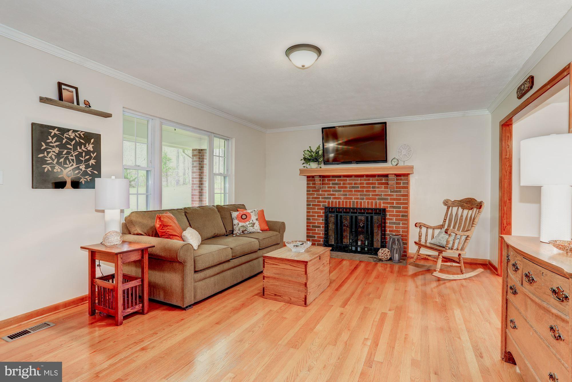 278 Lizzie Mills Road Castleton, VA 22716 - Photo 4 of 30 Living Room