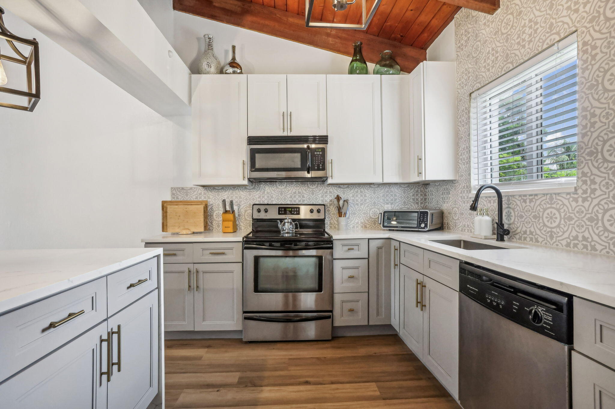 2541 Southridge Road Delray Beach, FL 33444 - Photo 17 of 62 3-web-or-mls-0E2A4905