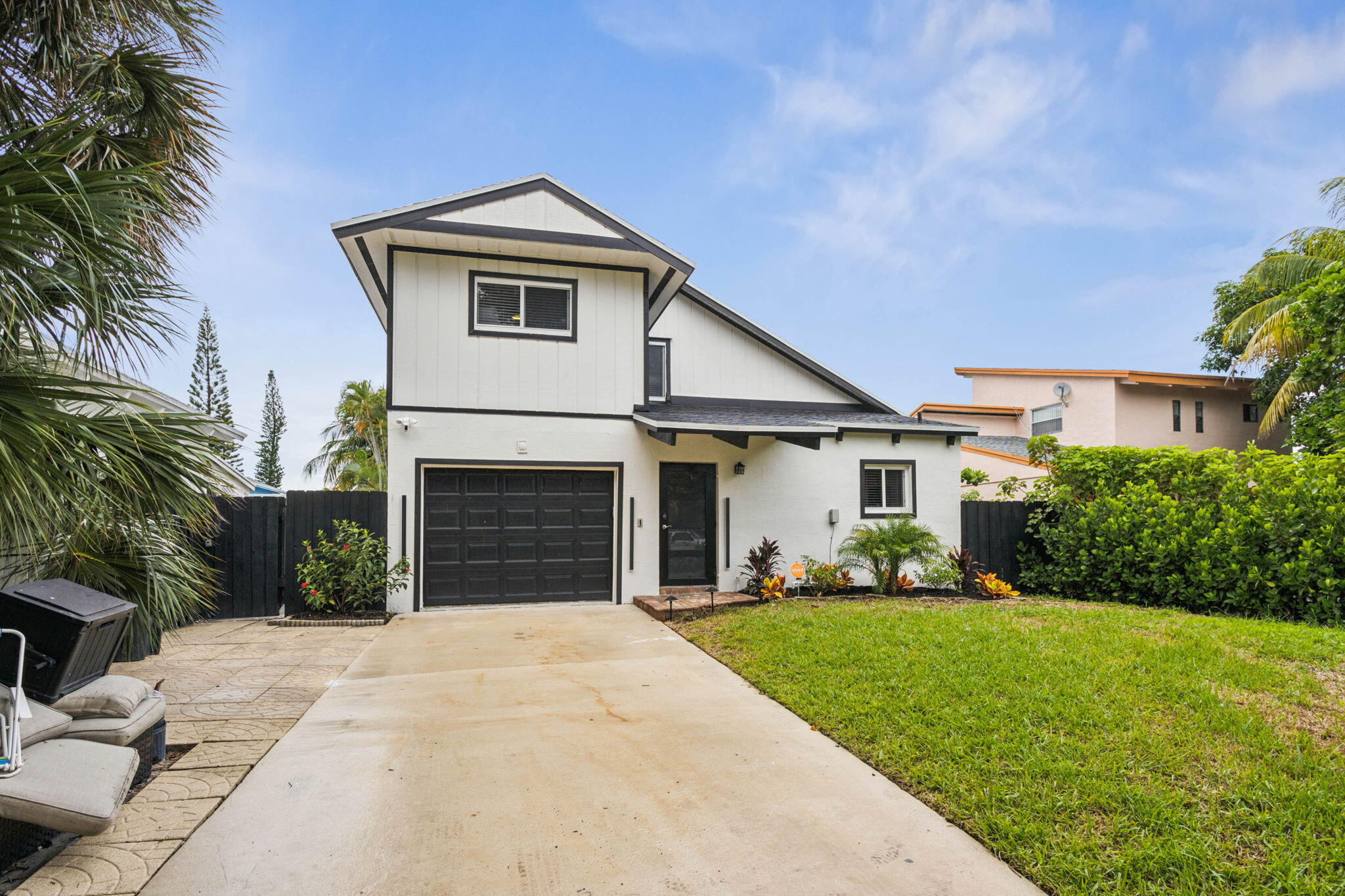 2541 Southridge Road Delray Beach, FL 33444 - Photo 2 of 62 1-web-or-mls-0E2A5063