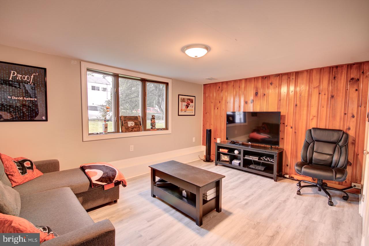 489 Maple Street Warminster, PA 18974 - Photo 11 of 22