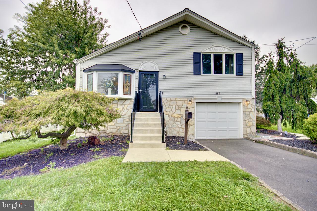 489 Maple Street Warminster, PA 18974 - Photo 3 of 22