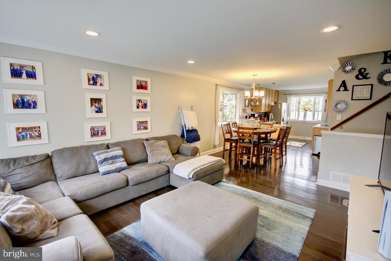 489 Maple Street Warminster, PA 18974 - Photo 4 of 22