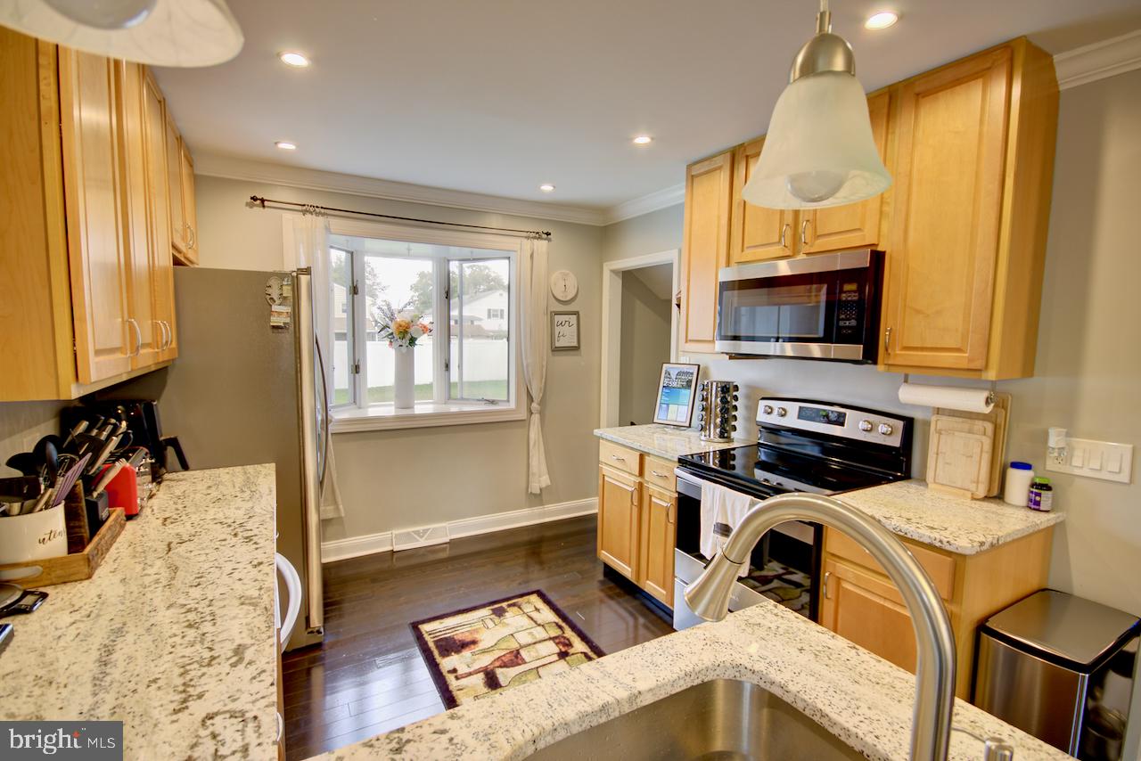 489 Maple Street Warminster, PA 18974 - Photo 9 of 22