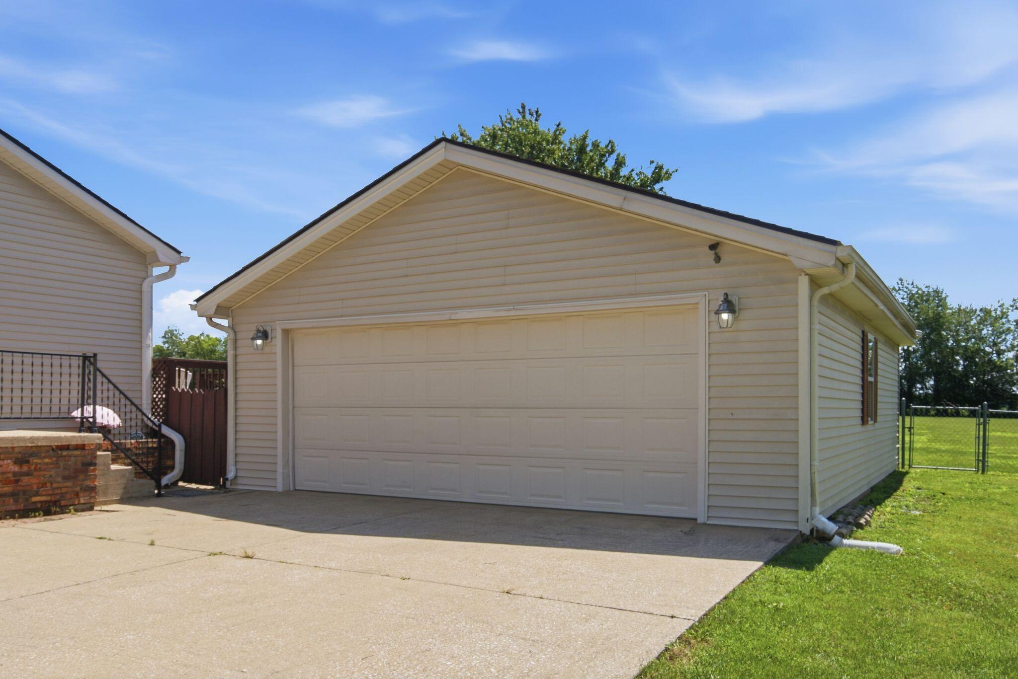 1558 Keith Road Hodgenville, KY 42748 - Photo 27 of 41 Garage