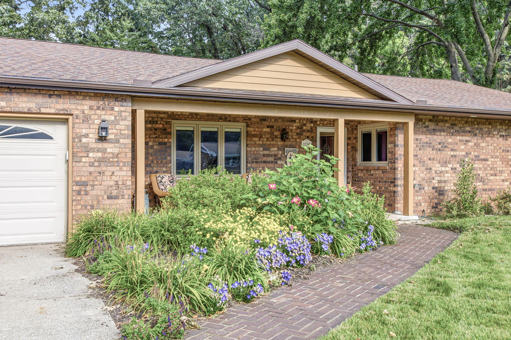 3790 Blenheim Road St. Joseph, MI 49085 - Photo 4 of 53 4-web-or-mls-3790Blenheim_SkyVibeMedia-0