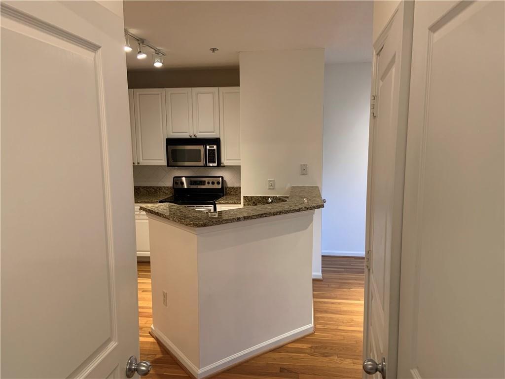 10 Perimeter Summit Boulevard, Unit 1404 Brookhaven, GA 30319 - Photo 18 of 39 a kitchen with a refrigerator and a stove top oven