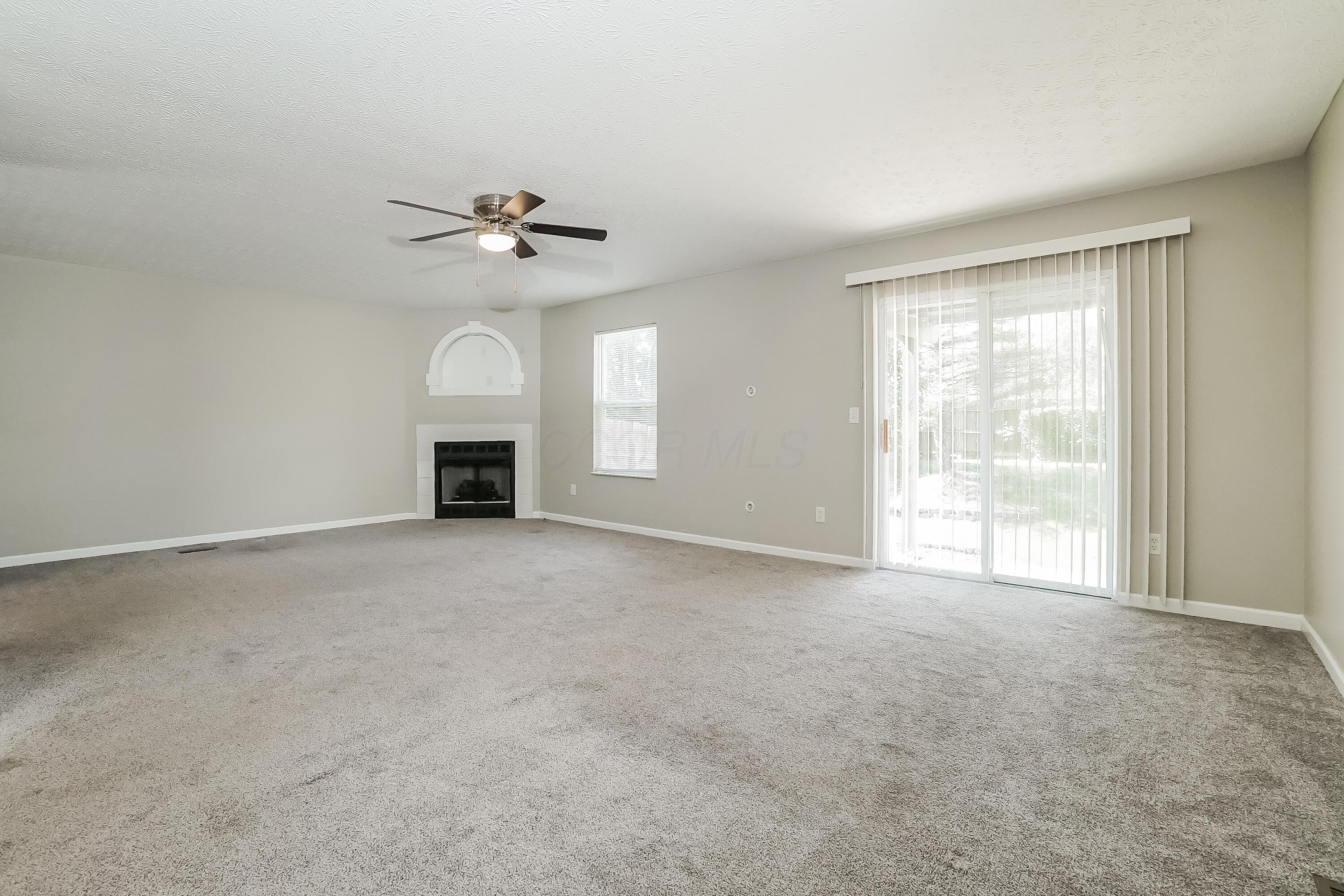 74 Tabilore Loop Delaware, OH 43015 - Photo 3 of 18 005-photo-living-room-7563715