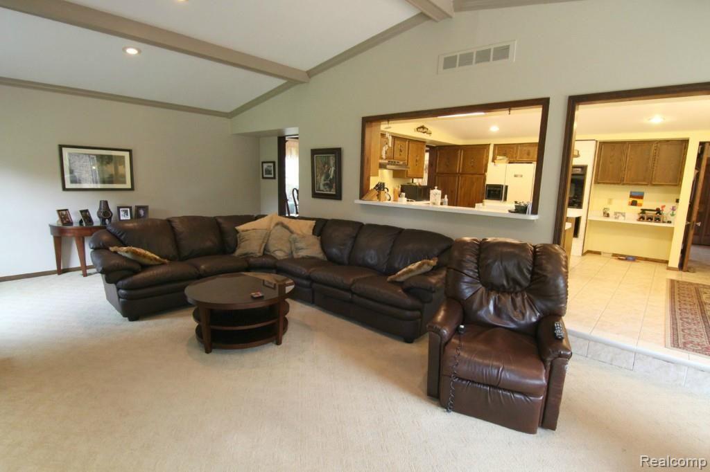 2836 Woodford Circle Rochester, MI 48306 - Photo 14 of 37 Woodford Cir Great Room 2.jpg