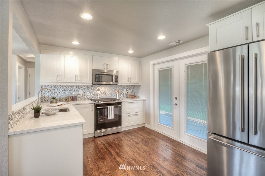 3422 Northeast 6th Street Renton, WA 98056 - Photo 4 of 9