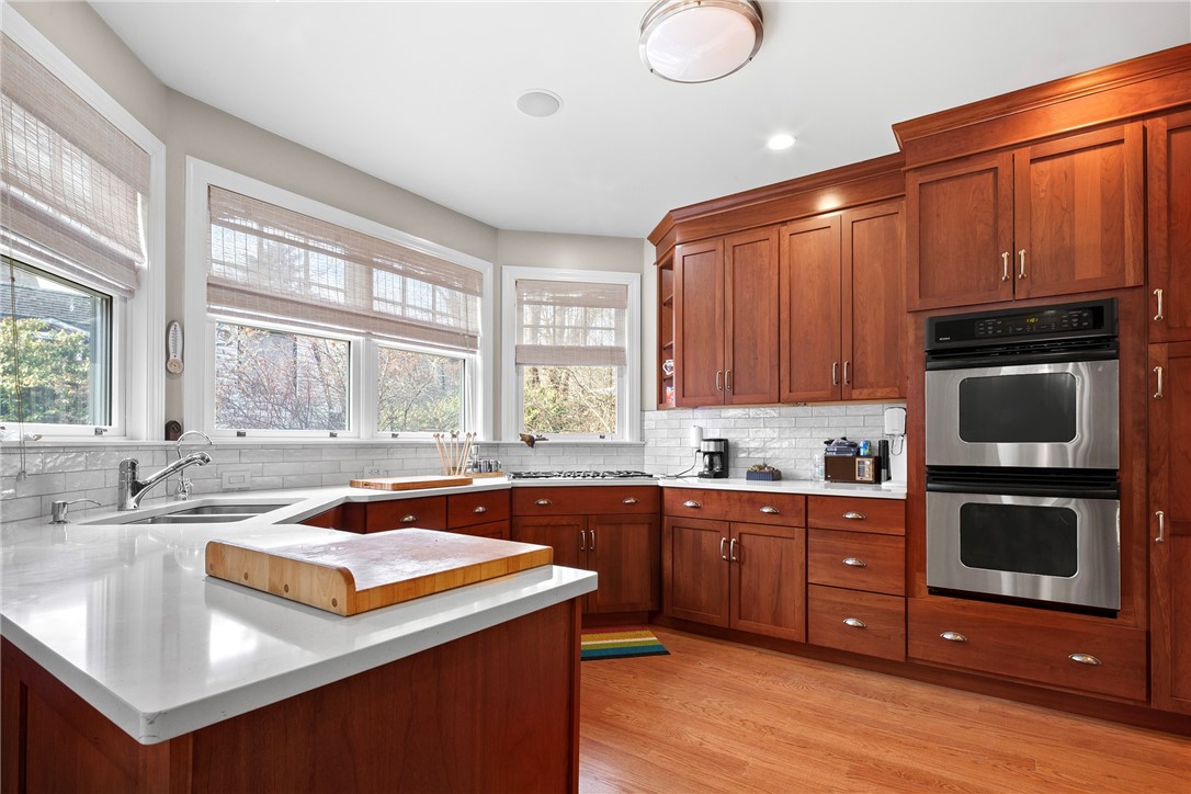 28 Pond Avenue Newport, RI 02840 - Photo 12 of 44