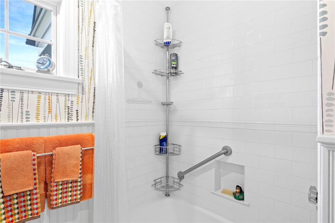 28 Pond Avenue Newport, RI 02840 - Photo 20 of 44