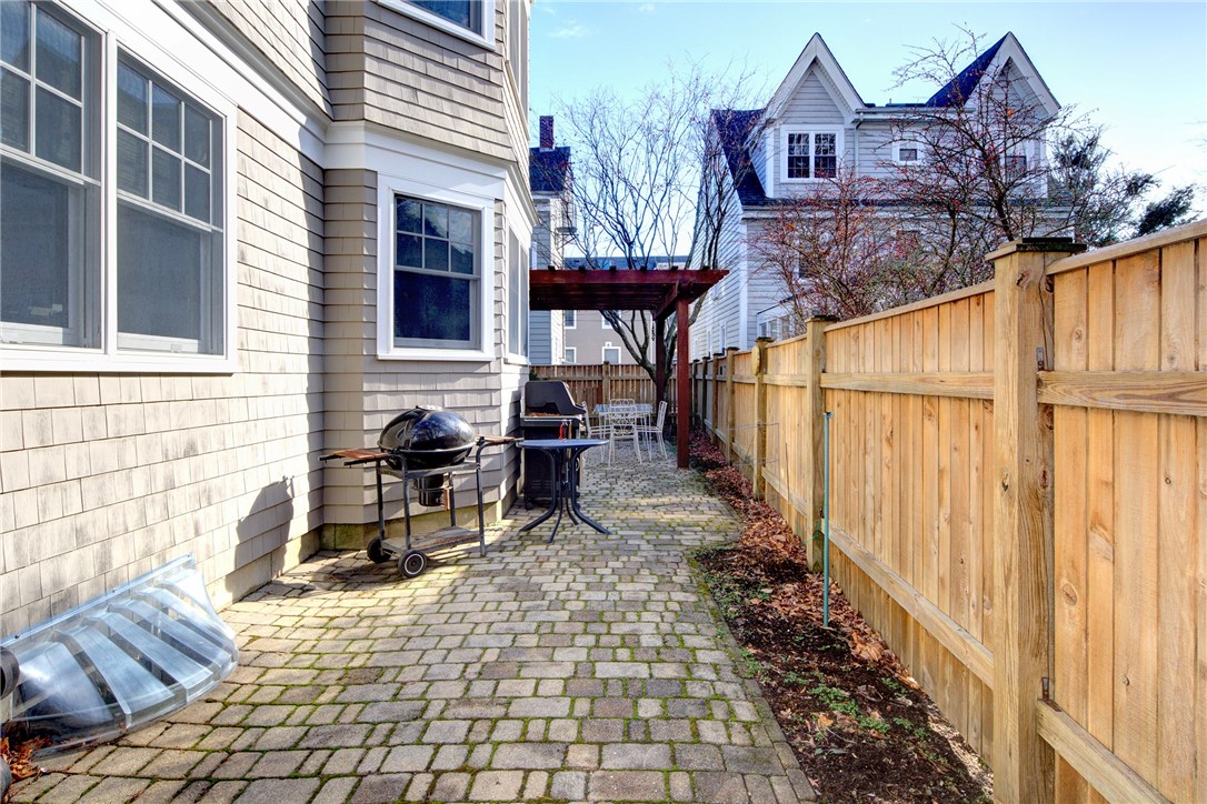 28 Pond Avenue Newport, RI 02840 - Photo 41 of 44