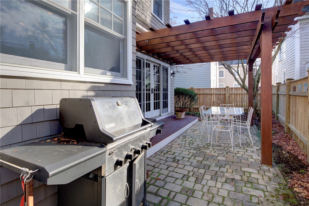 28 Pond Avenue Newport, RI 02840 - Photo 42 of 44