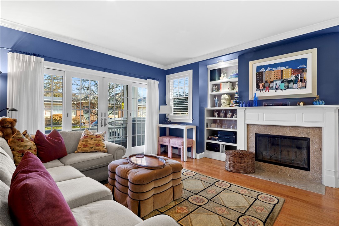 28 Pond Avenue Newport, RI 02840 - Photo 7 of 44 Wood burning fireplace