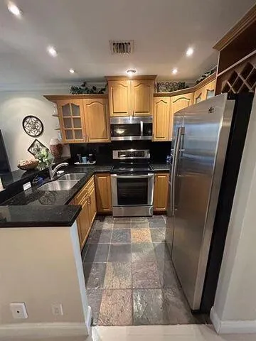 $85,000 | 9141 Sunrise Lakes Boulevard, Unit 208, Sunrise, FL 33322