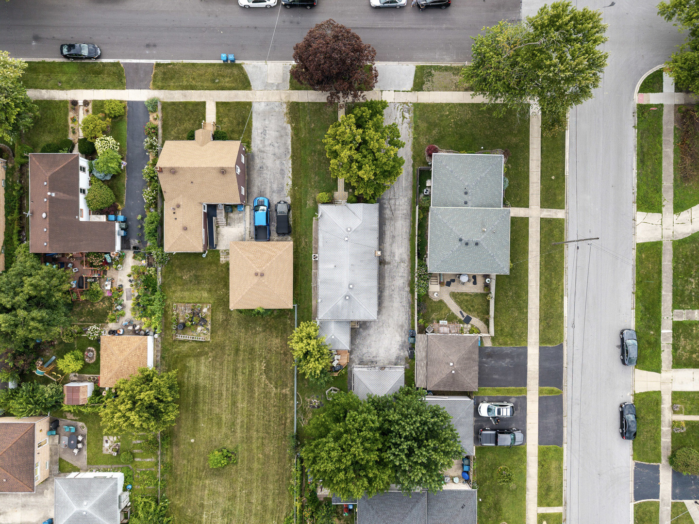 14839 Lawndale Avenue Midlothian, IL 60445 - Photo 3 of 3 an aerial view of residential houses with outdoor space and parking