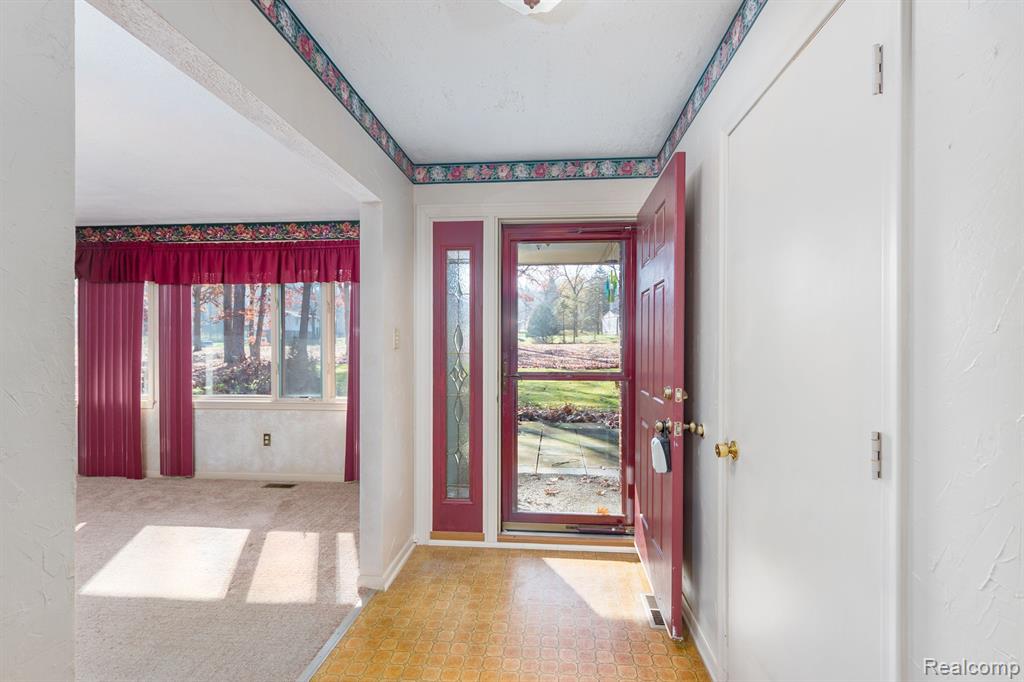 3290 Norton Road Howell, MI 48843 - Photo 5 of 27