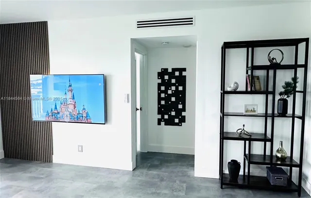 $215,000 | 4400 Hillcrest Drive, Unit 805A, Hollywood, FL 33021